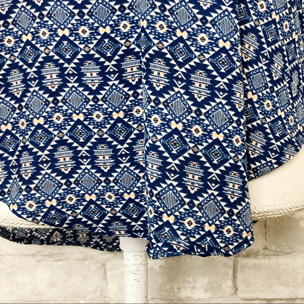 LUSH Boho Blue Mod Print Sleeveless V-Neck Tunic Tank-Top Blouse Size Small - Picture 5 of 15
